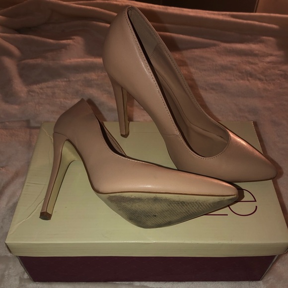 Heels - Picture 3 of 3